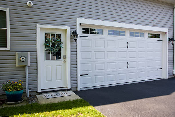 24/7 Emergency Garage Door Panel Replacement experts in Crownsville, MD